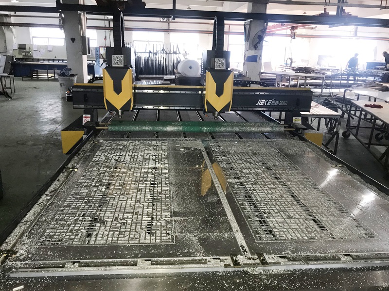 铝单板雕刻机如果操作才更安全？